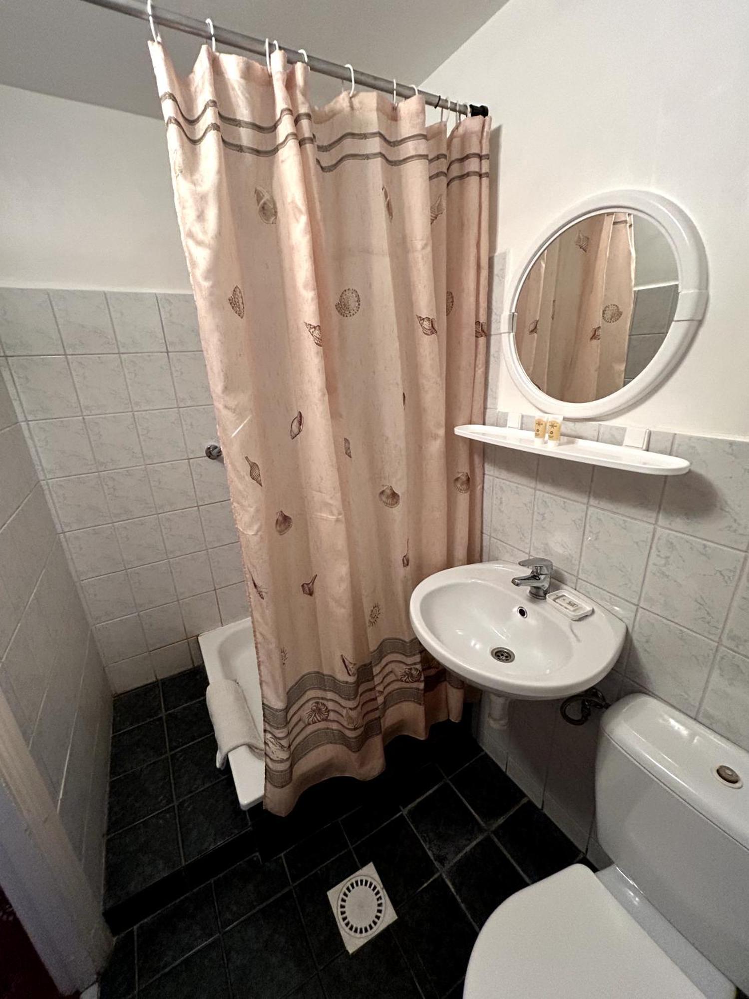 Hotel Talsi Buitenkant foto
