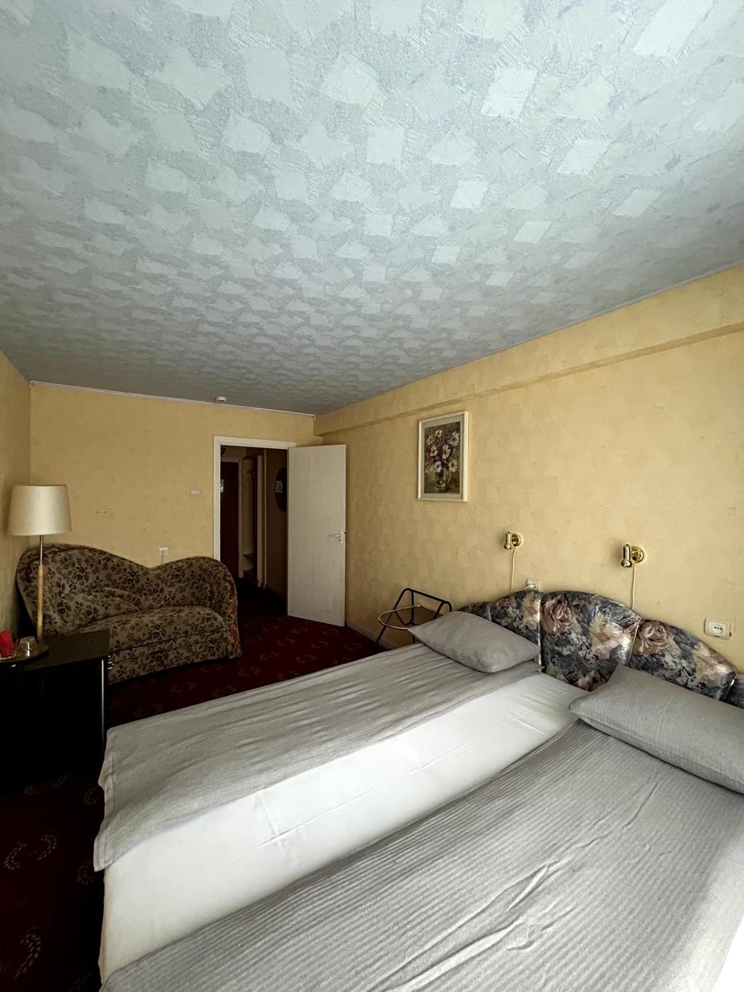 Hotel Talsi Buitenkant foto